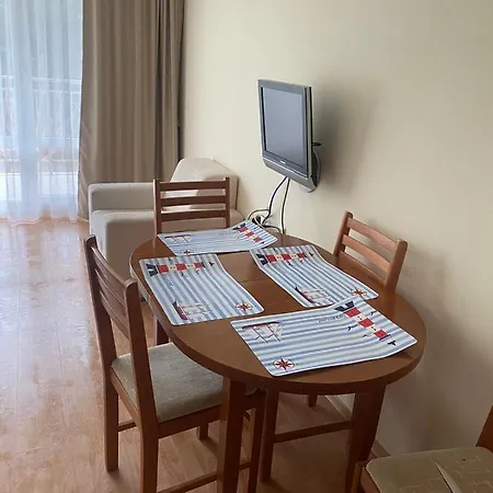 Studio Apartment *