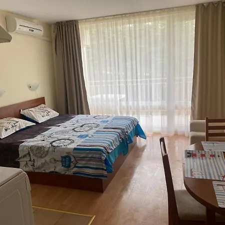 Studio Apartment *